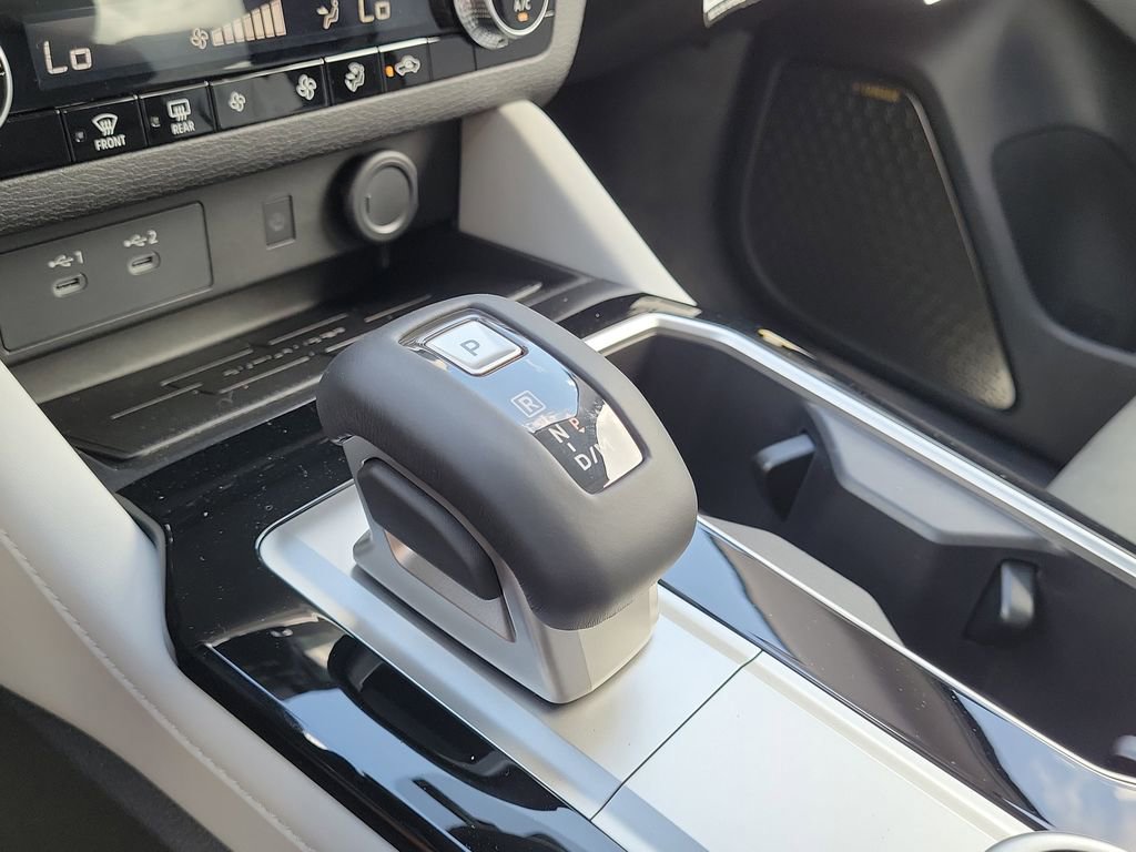 New 2025 Mitsubishi Outlander SE image 19