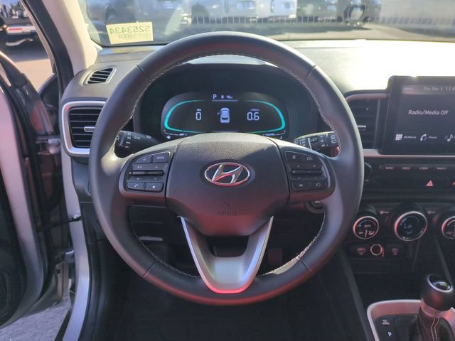 Used 2024 Hyundai Venue SEL FWD image 17