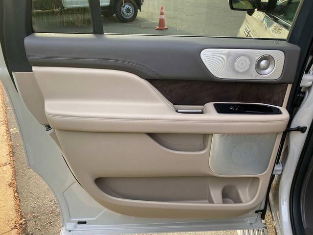 Used 2023 Lincoln Navigator L Reserve image 11