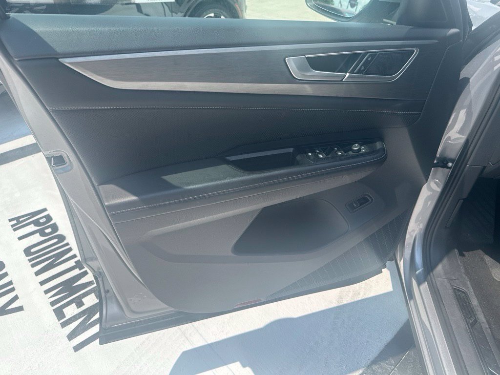 Used 2025 Volkswagen Atlas Cross Sport SE FWD image 13