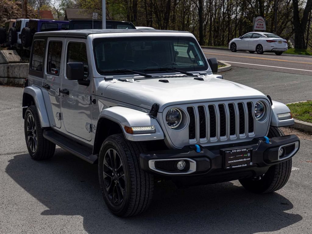 Used 2023 Jeep Wrangler Unlimited Sahara w/ Cold Weather Group AWD/4WD image 3