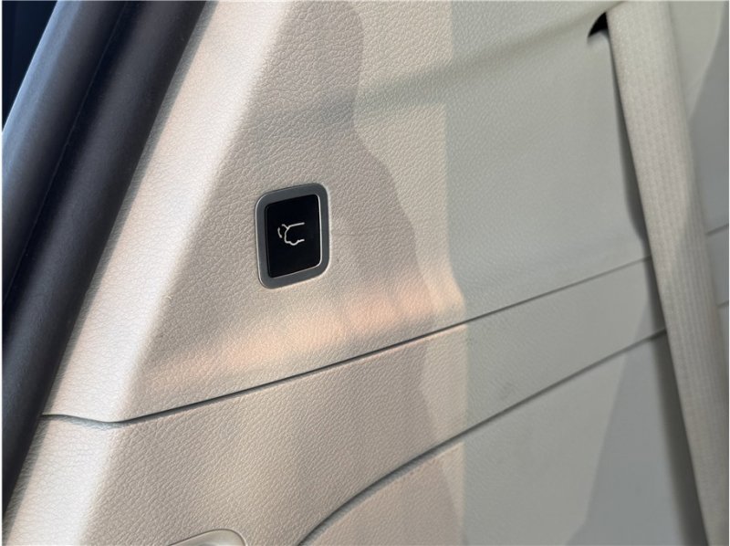 Used 2018 Chrysler Pacifica Limited FWD image 25
