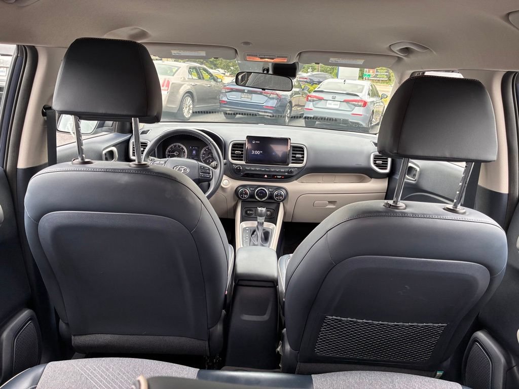 Used 2021 Hyundai Venue FWD image 14