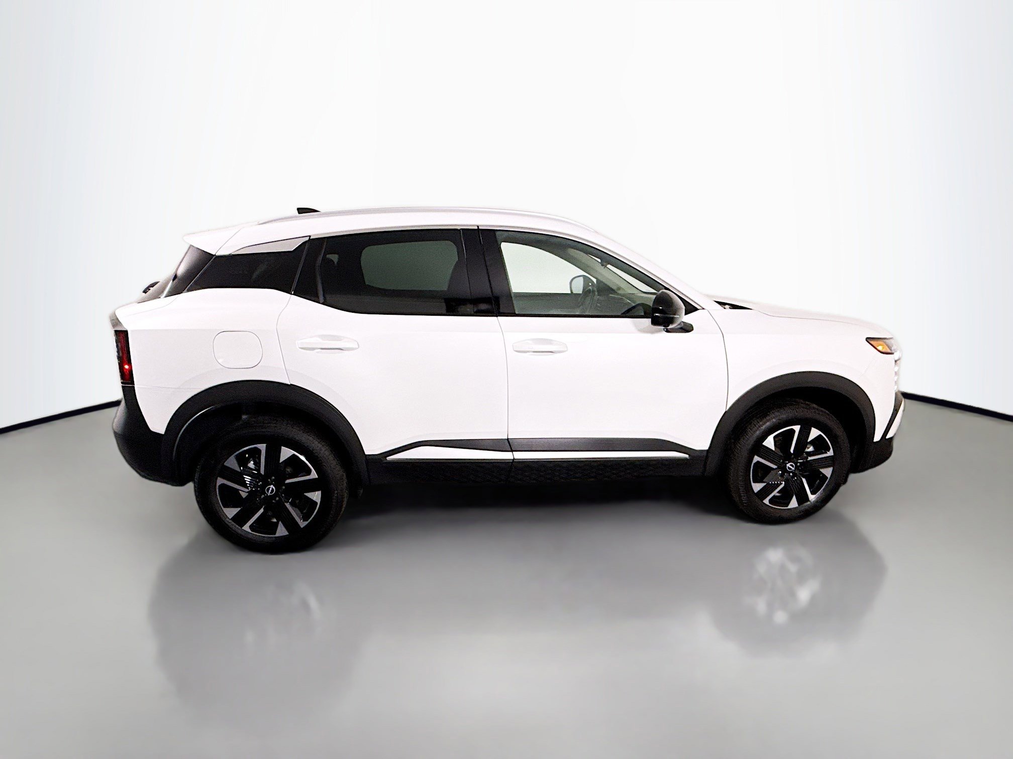 Used 2026 Nissan Kicks SR image 11