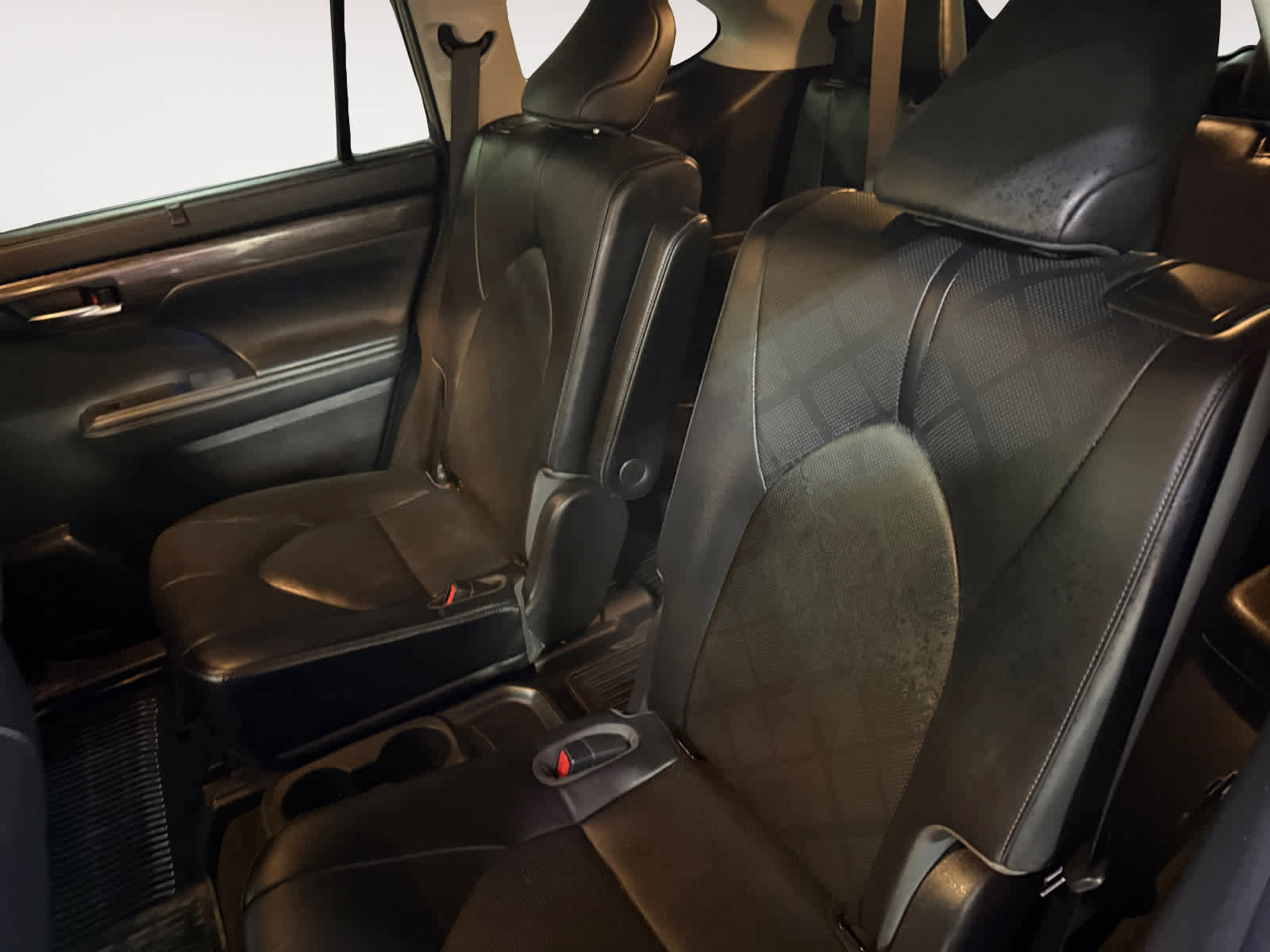Used 2022 Toyota Highlander Platinum image 17