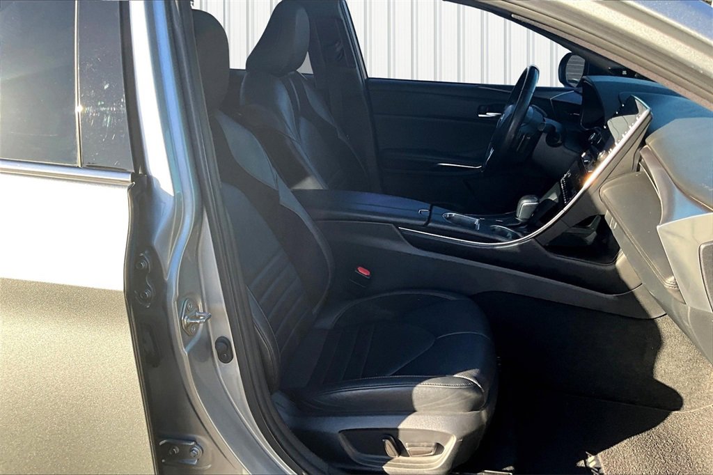 Used 2020 Toyota Avalon XSE w/ Carpet Mat Package image 18