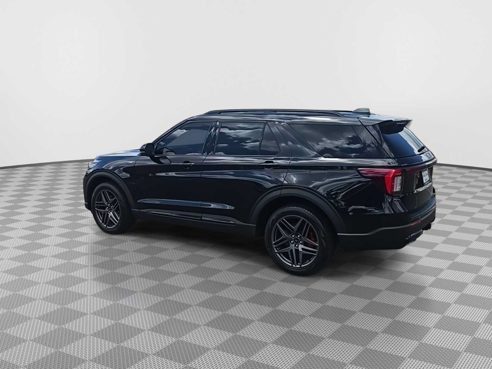 Used 2025 Ford Explorer ST-Line w/ ST-Line Street Pack AWD/4WD image 6