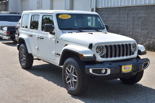 Used 2025 Jeep Wrangler Unlimited Sahara AWD/4WD image 2