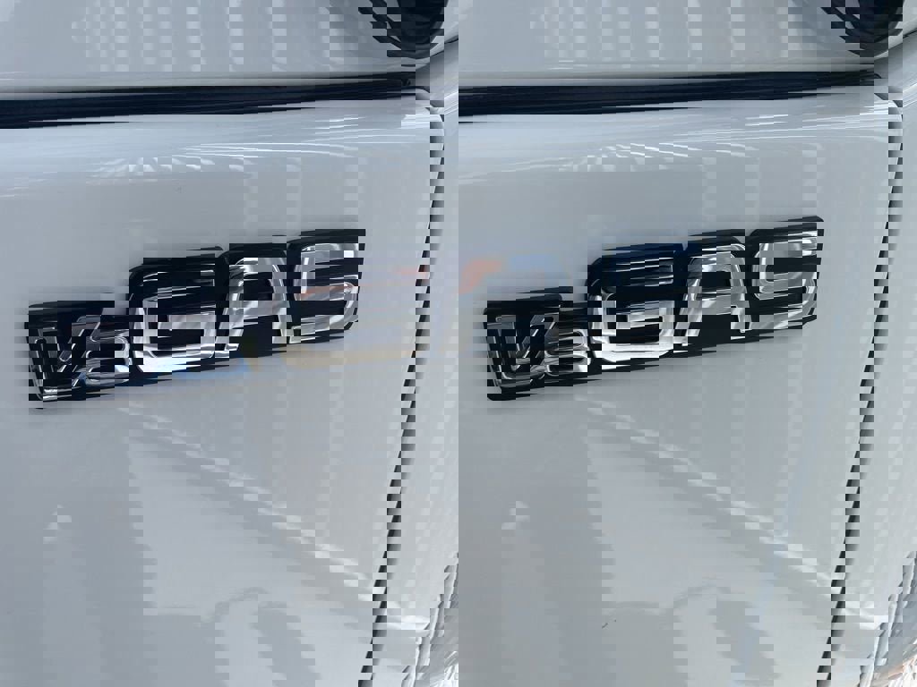 New 2025 Chevrolet Low Cab Forward image 4