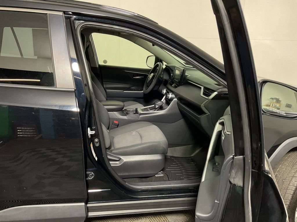 Used 2019 Toyota RAV4 XLE AWD/4WD image 37