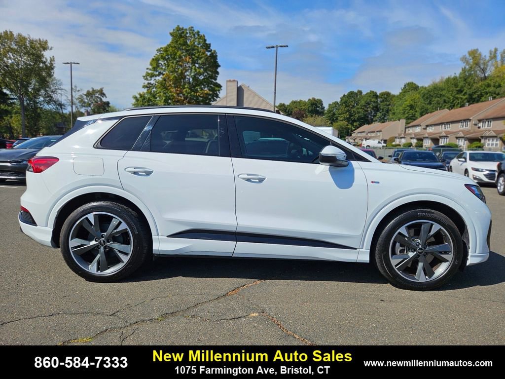 Used 2025 Audi Q4 e-tron Premium w/ Convenience Package image 6
