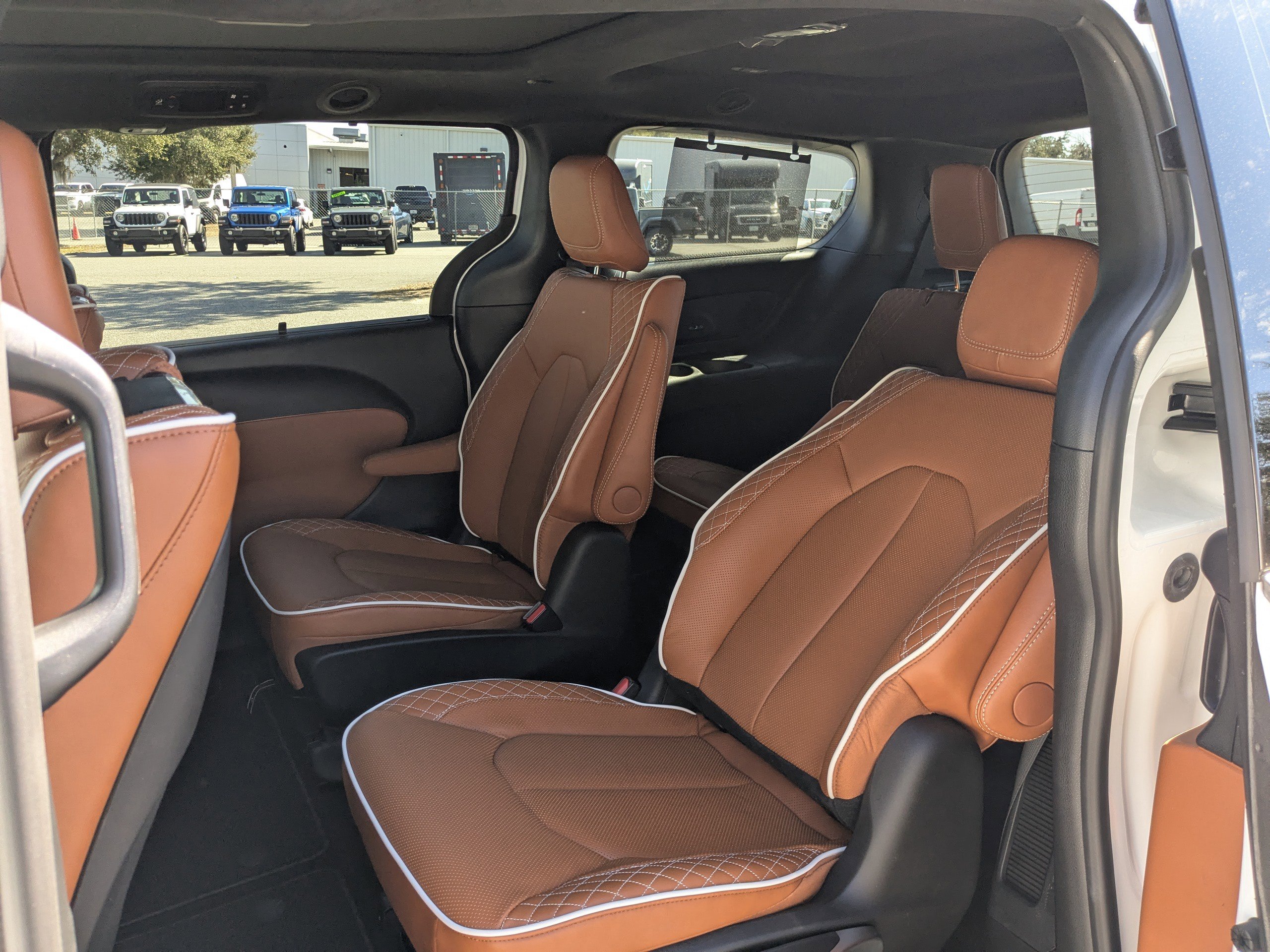New 2026 Chrysler Pacifica Pinnacle FWD image 13