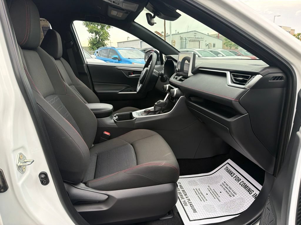 Used 2025 Toyota RAV4 SE AWD/4WD image 10