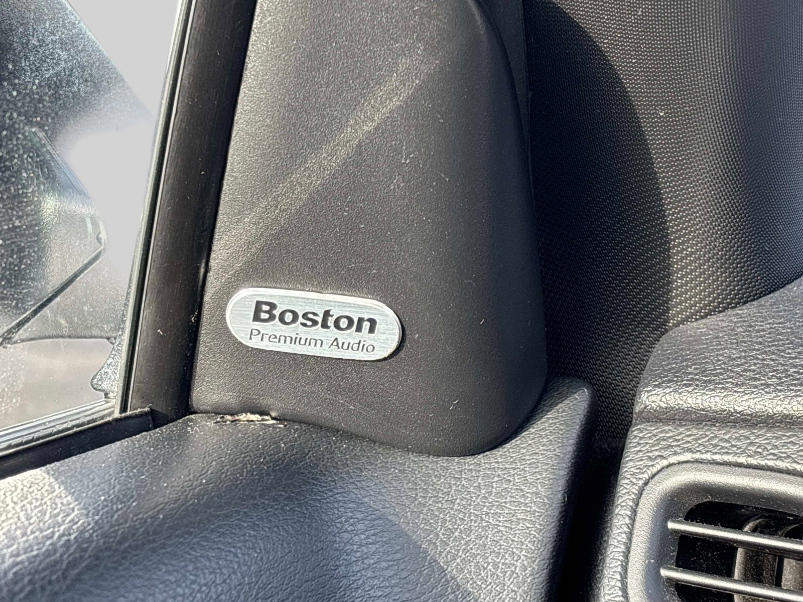 Used 2011 Chrysler 200 Limited image 30