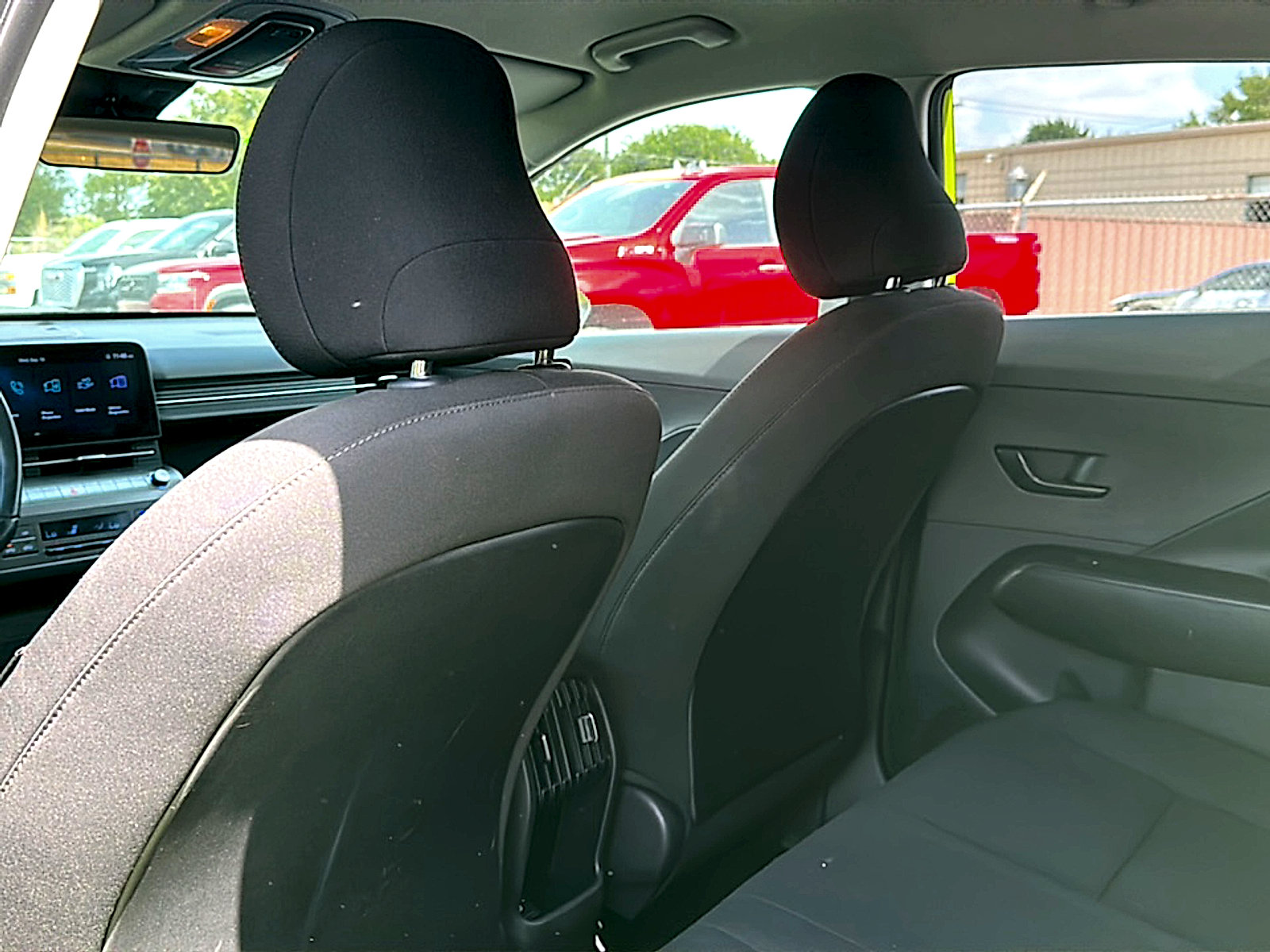 Used 2025 Hyundai Kona SEL AWD/4WD image 17