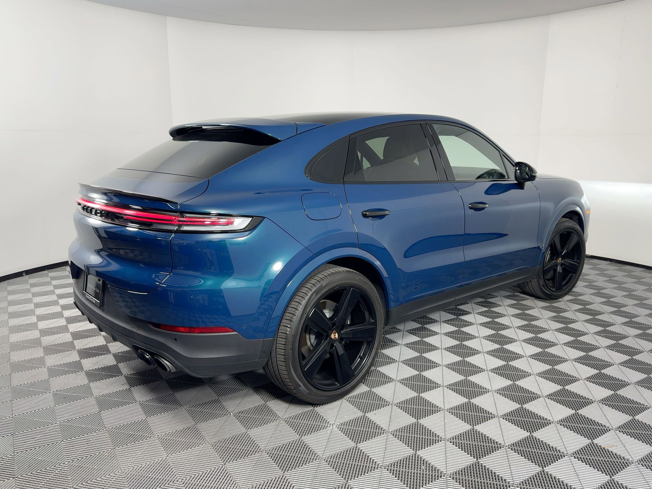 Certified 2025 Porsche Cayenne Coupe w/ Premium Package Plus image 9