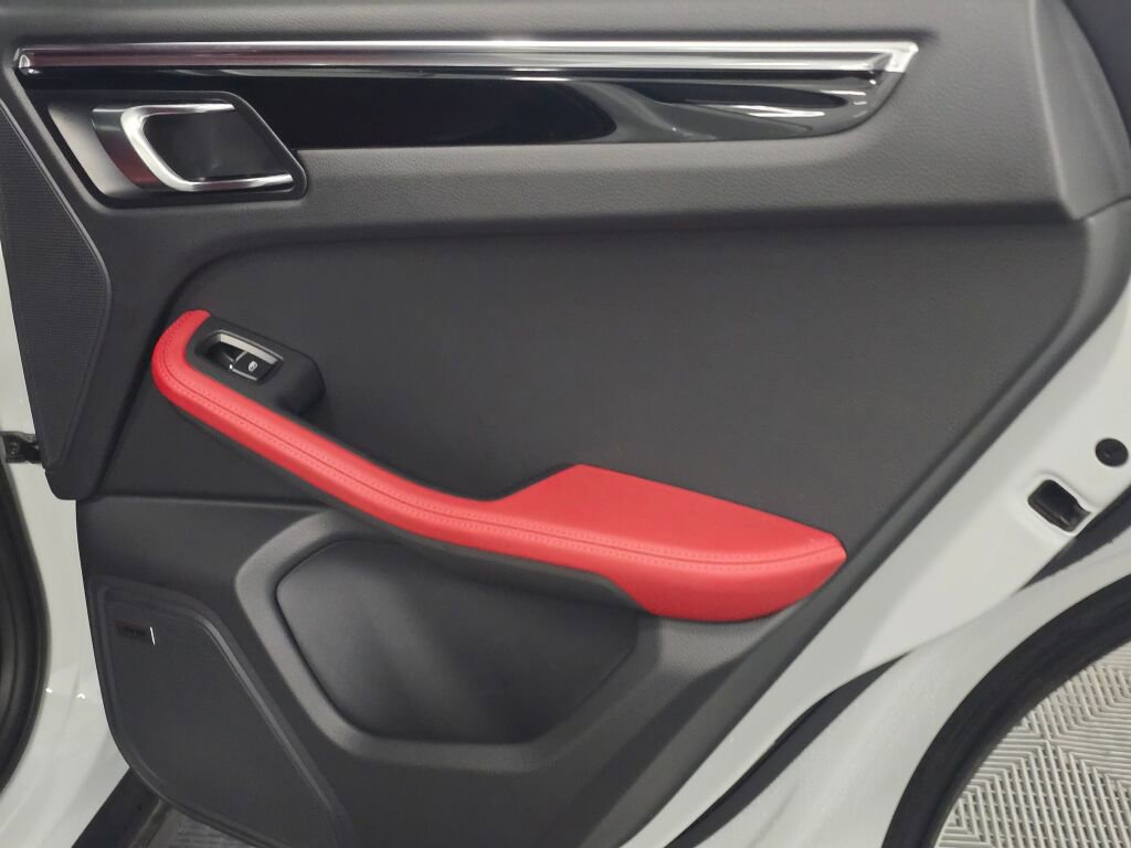 Certified 2025 Porsche Macan image 25