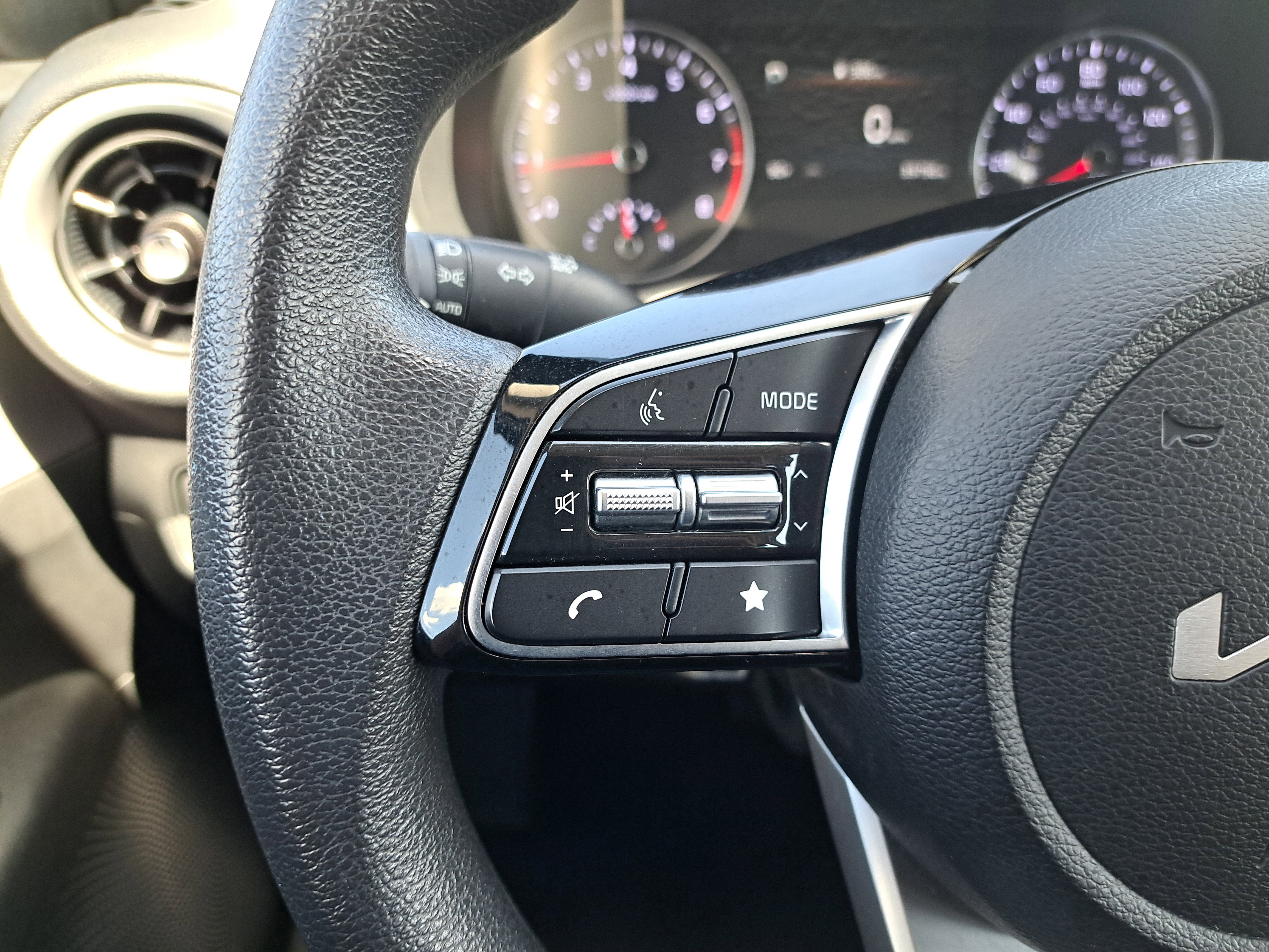 Used 2024 Kia Forte LXS image 19