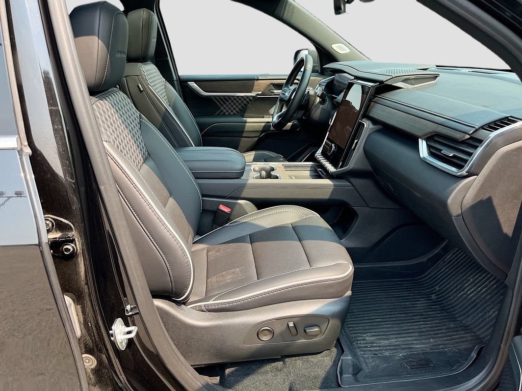 Used 2025 GMC Acadia Denali w/ Super Cruise Package AWD/4WD image 30