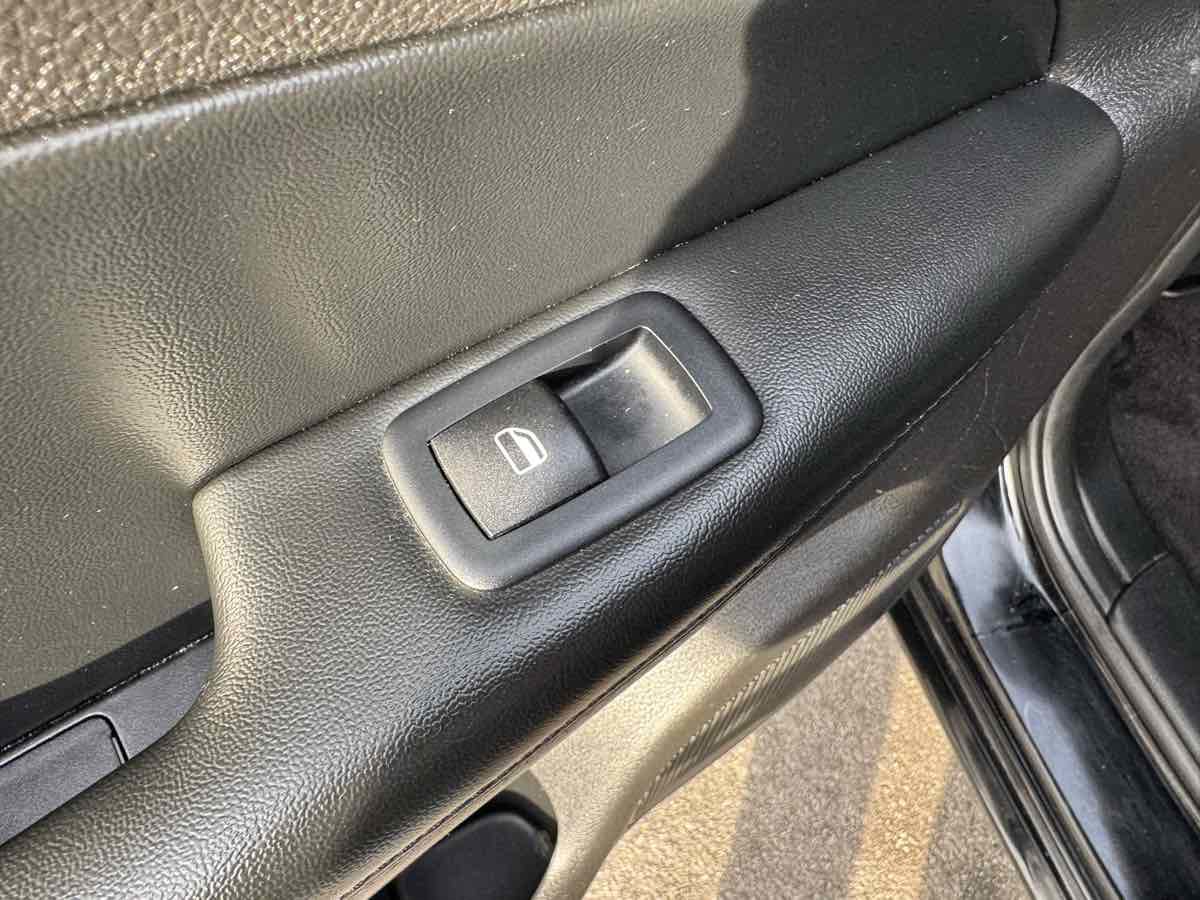 Used 2017 Jeep Grand Cherokee Altitude image 41