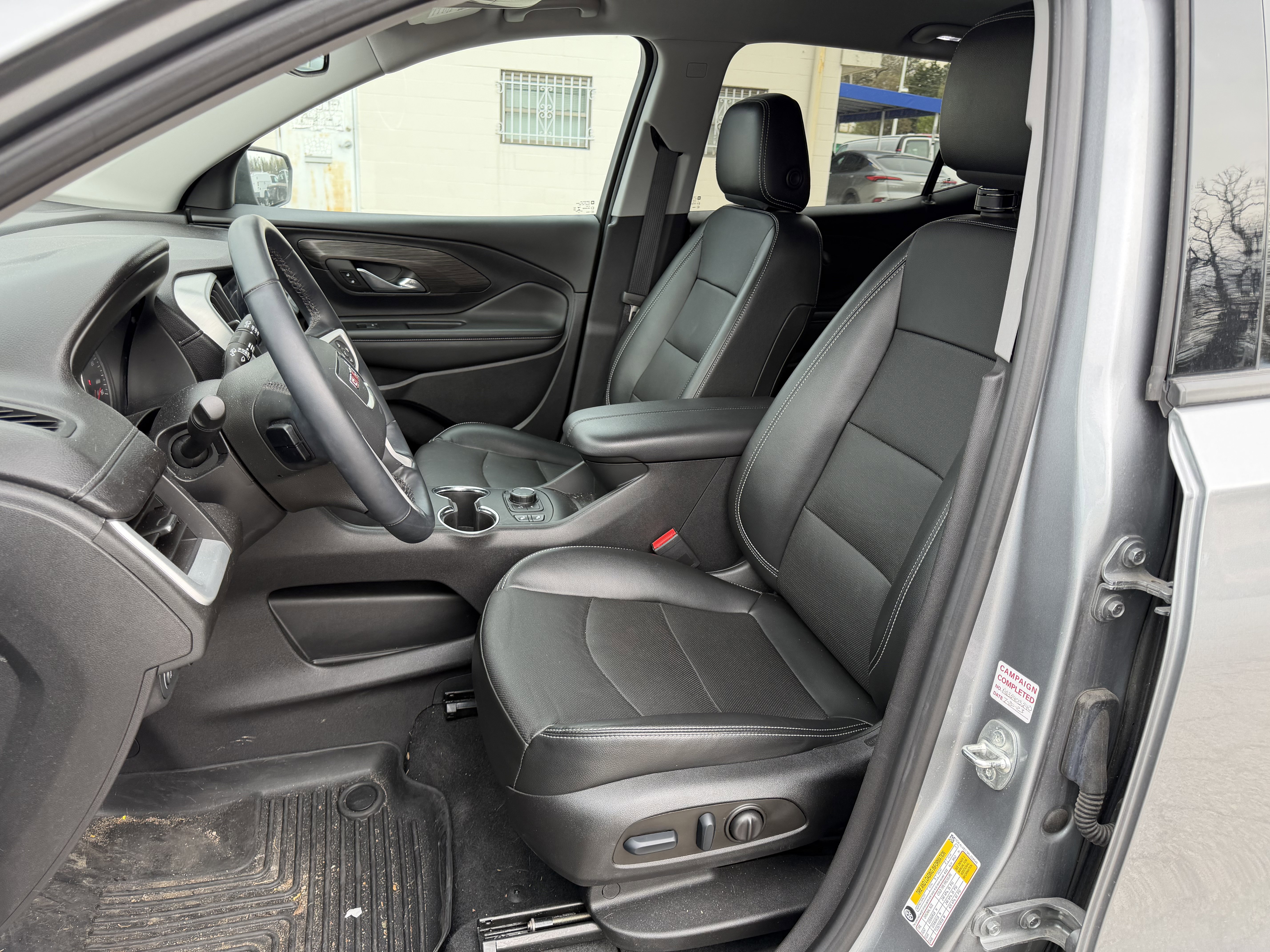 Used 2023 GMC Terrain SLT image 13