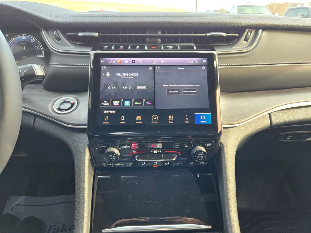 Used 2025 Jeep Grand Cherokee Limited w/ Black Appearance Package image 21