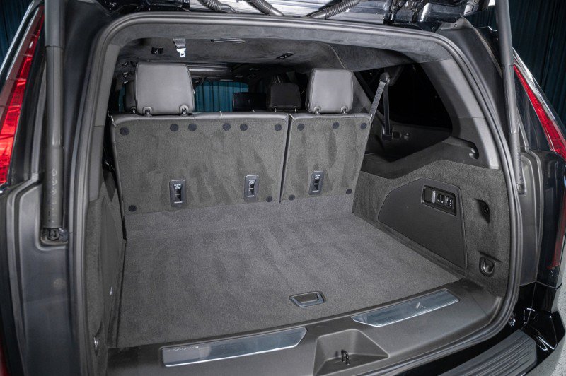 Used 2023 Cadillac Escalade ESV V w/ Heavy-Duty Trailer Package AWD/4WD image 7