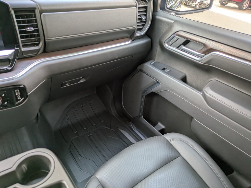 Used 2025 GMC Sierra 1500 SLT AWD/4WD image 17