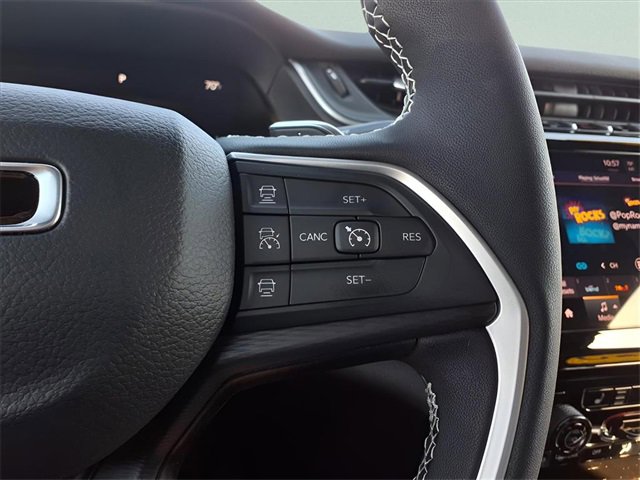 Used 2025 Jeep Grand Cherokee Altitude image 28