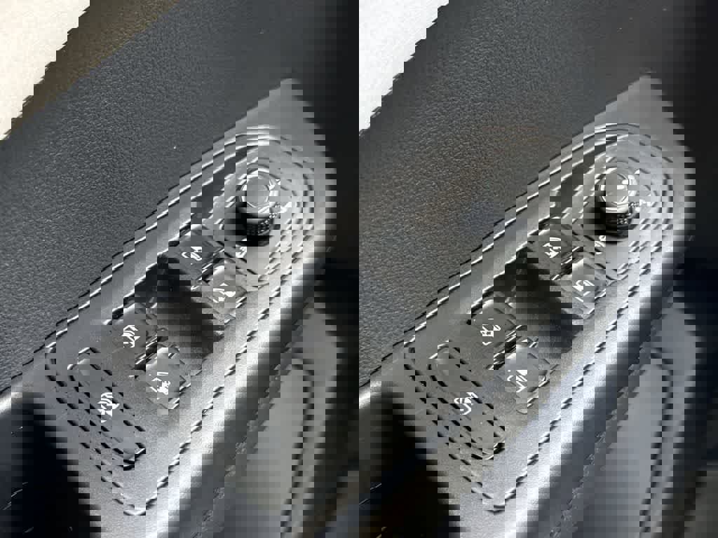 Used 2025 Volkswagen Taos SE image 17