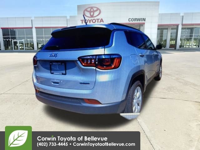 Used 2024 Jeep Compass Latitude AWD/4WD image 2