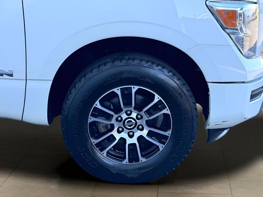 Used 2022 Nissan Titan SV image 40