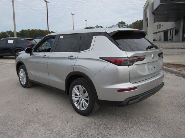 New 2026 Mitsubishi Outlander ES image 5