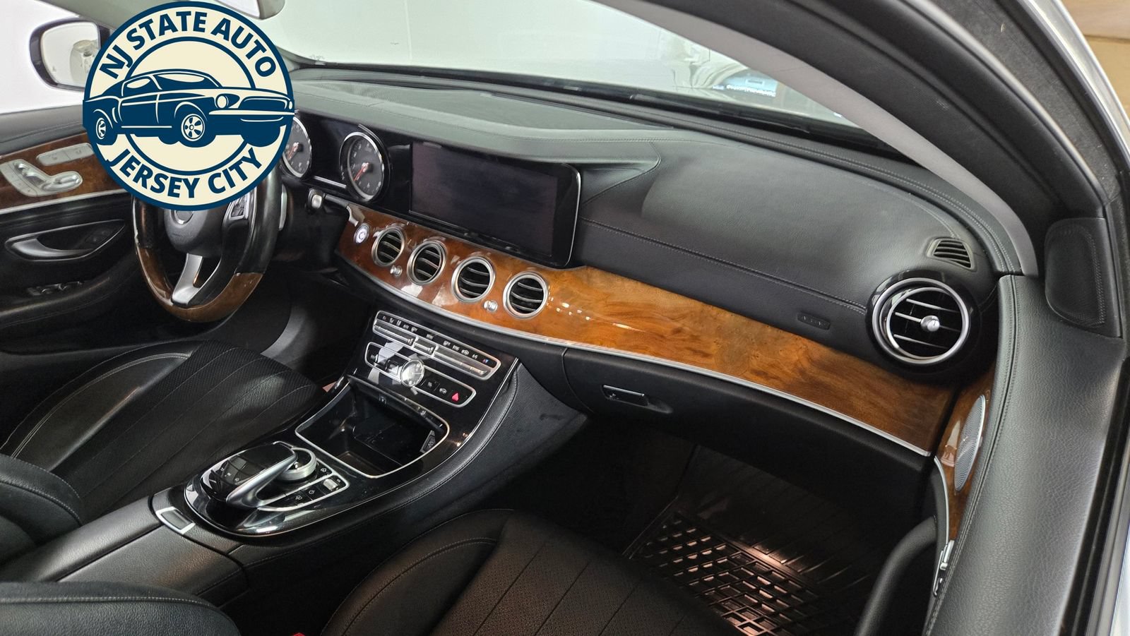 Used 2018 Mercedes-Benz E 300 4MATIC w/ Premium 3 Package (Q03) image 36