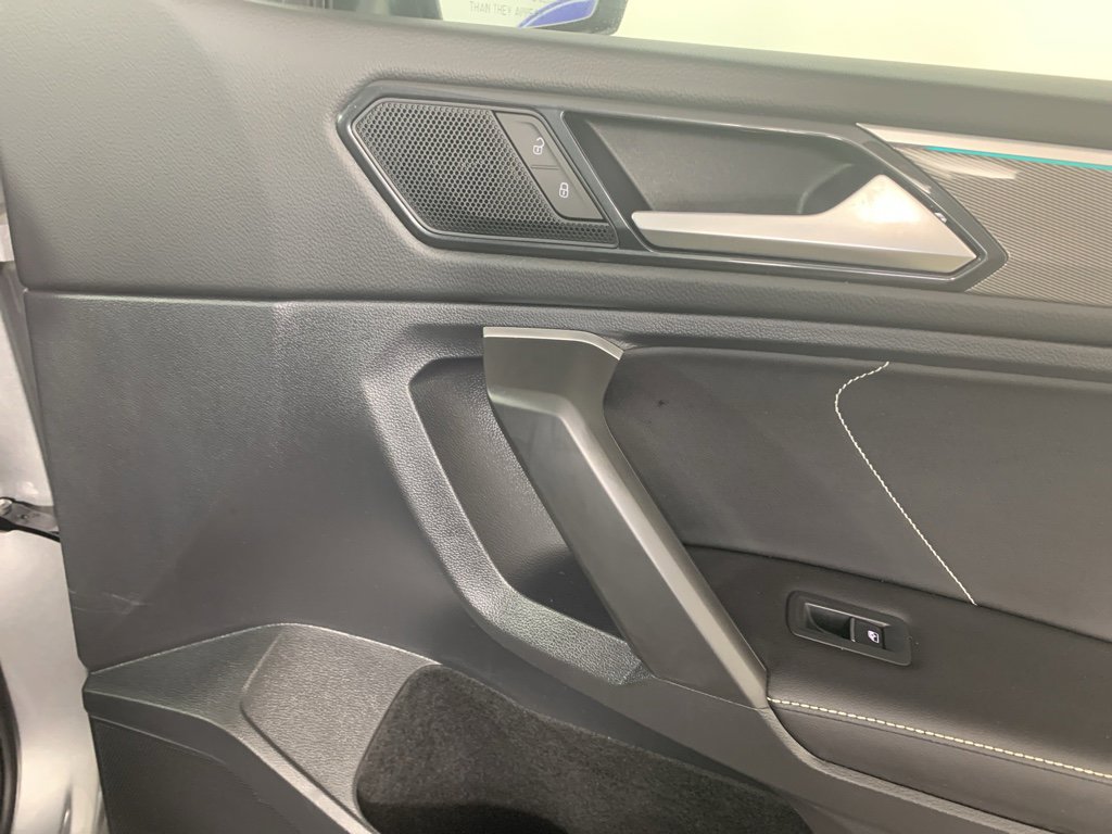 Used 2024 Volkswagen Tiguan SE R-Line image 44