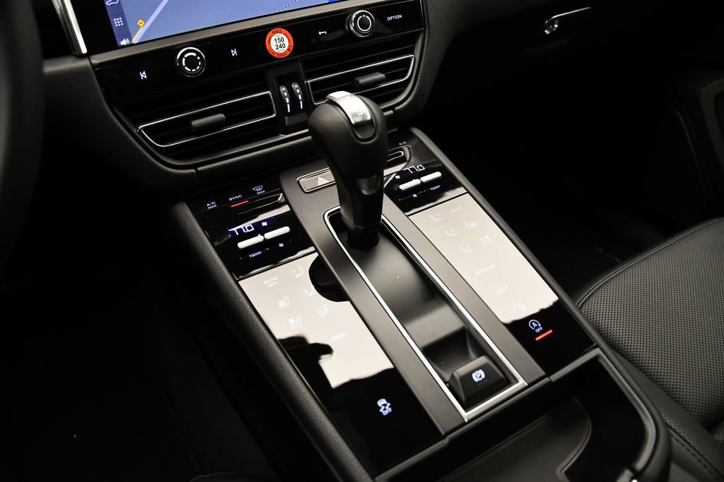 Used 2025 Porsche Macan image 28
