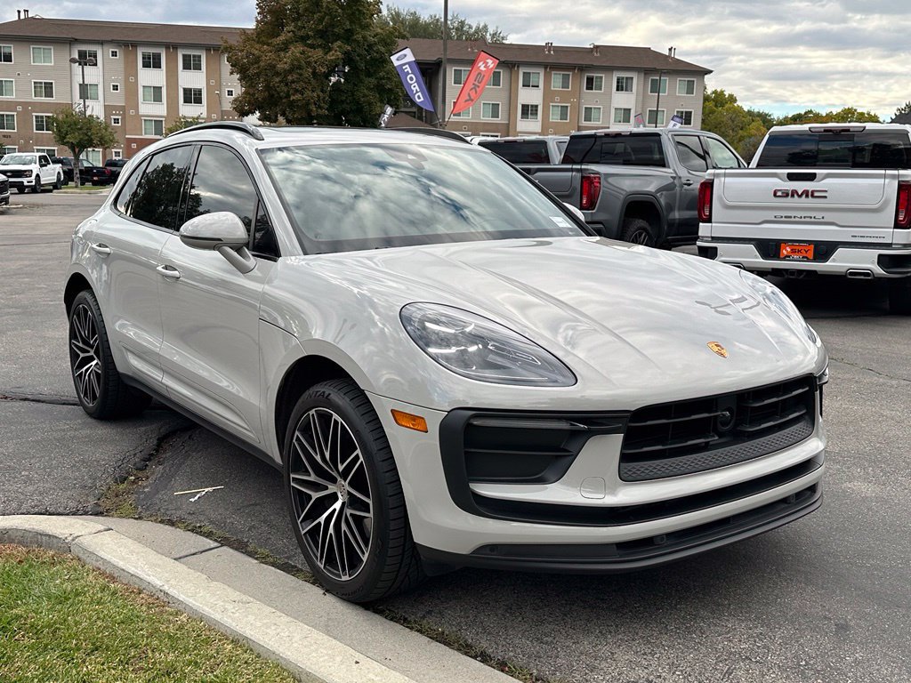 Used 2023 Porsche Macan AWD/4WD image 6