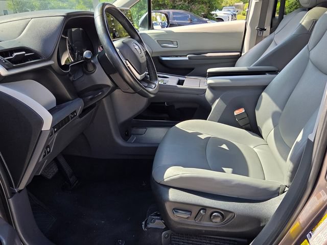 Used 2023 Toyota Sienna XLE FWD image 11