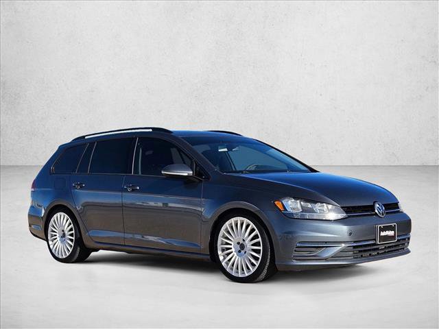 Used 2018 Volkswagen Golf SE image 3