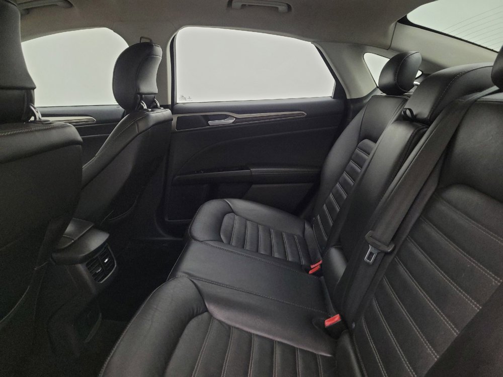 Used 2014 Ford Fusion SE w/ Equipment Group 202A FWD image 18