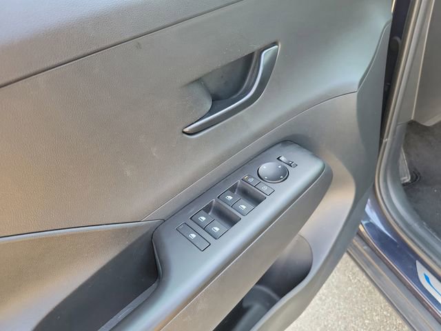 Used 2025 Hyundai Kona SE image 21
