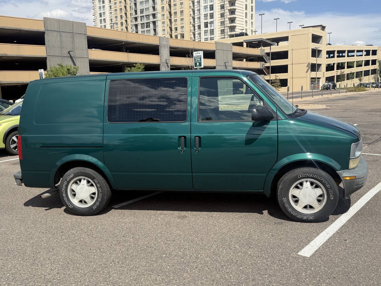 Used 2000 Chevrolet Astro AWD w/ Convenience Group image 6