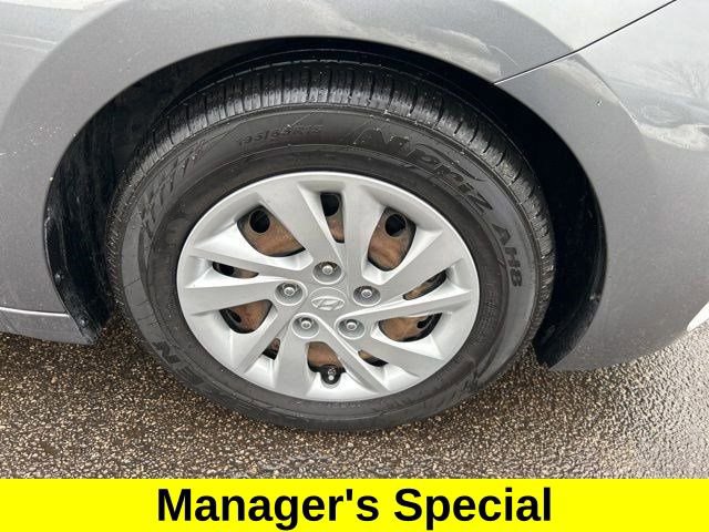 Used 2019 Hyundai Elantra SE image 40