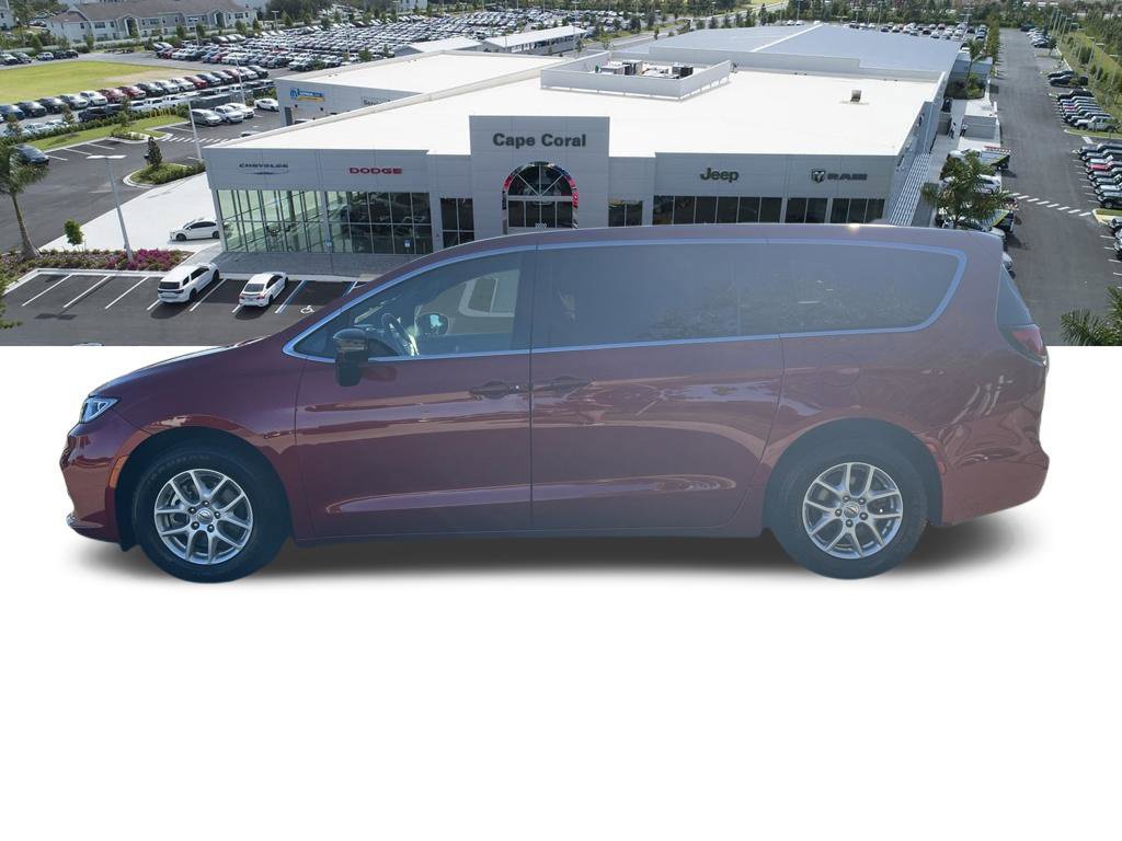 Certified 2025 Chrysler Pacifica Select FWD image 6