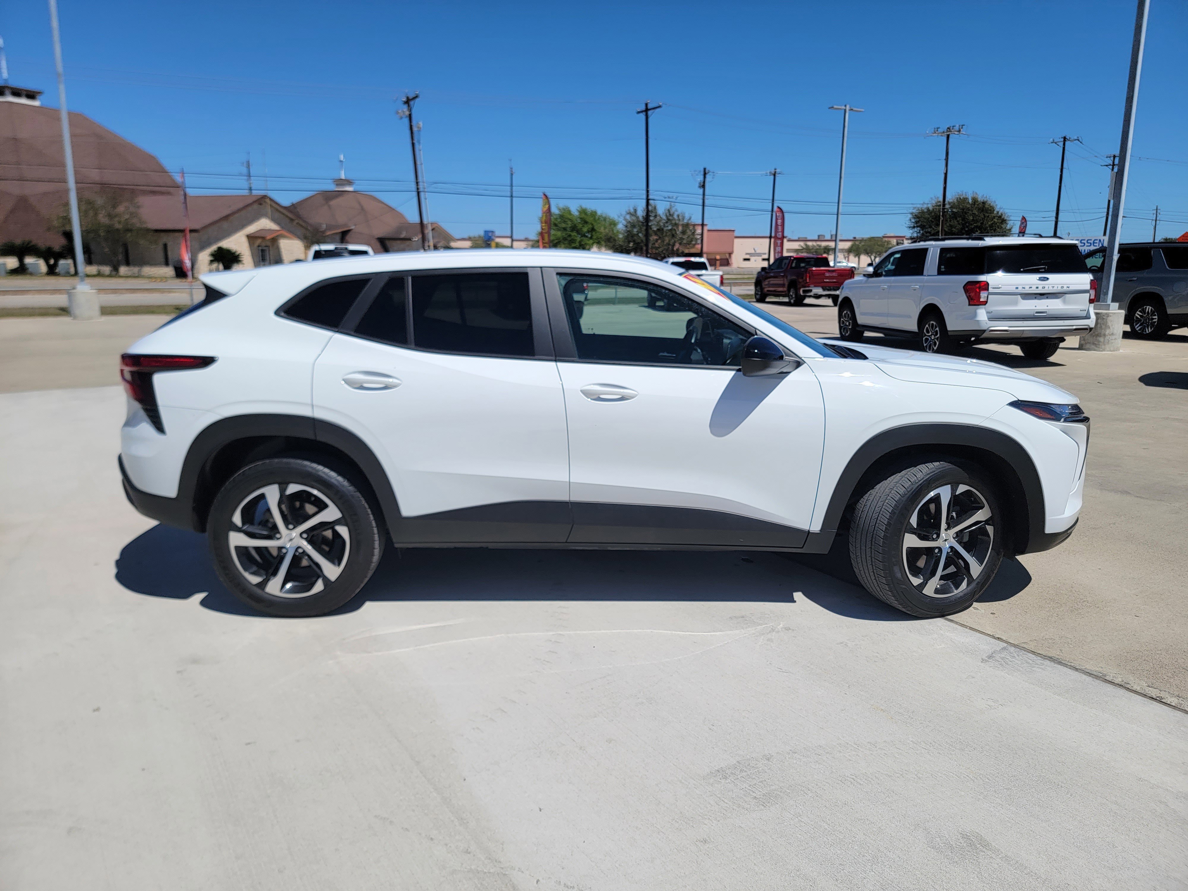 Used 2025 Chevrolet Trax RS w/ Driver Confidence Package image 2