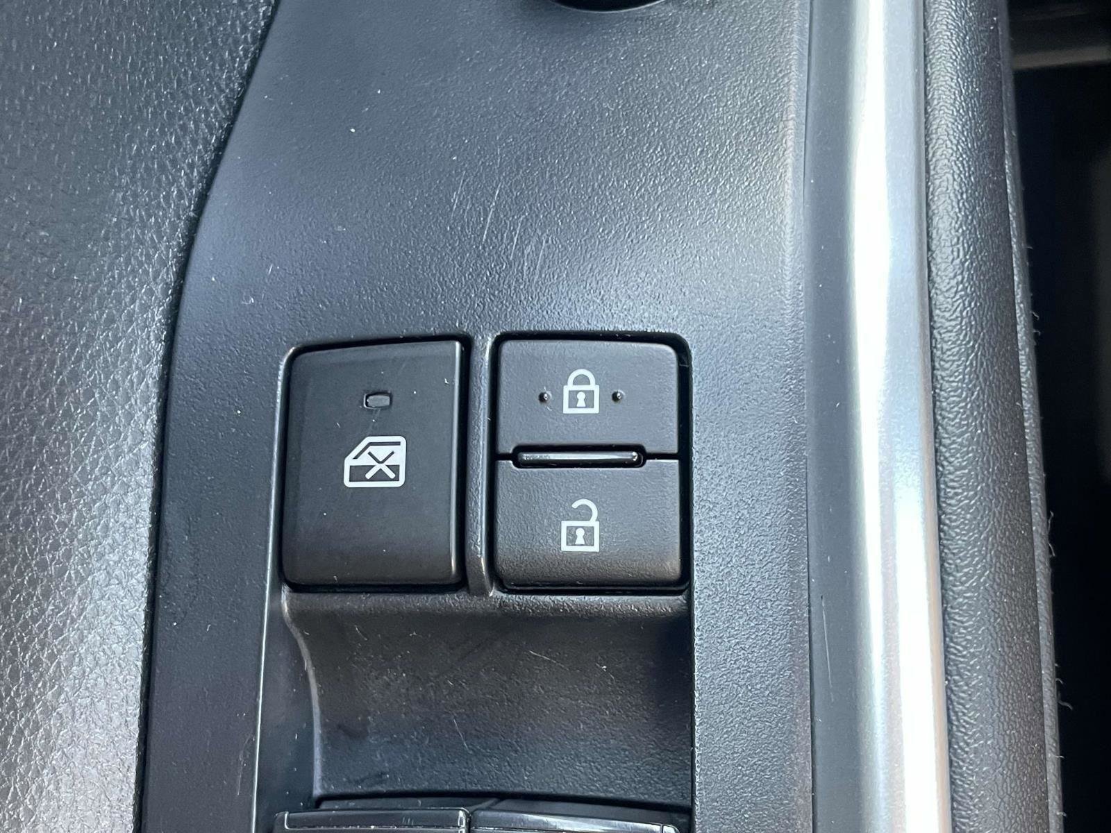 Used 2024 Toyota Highlander XSE image 11