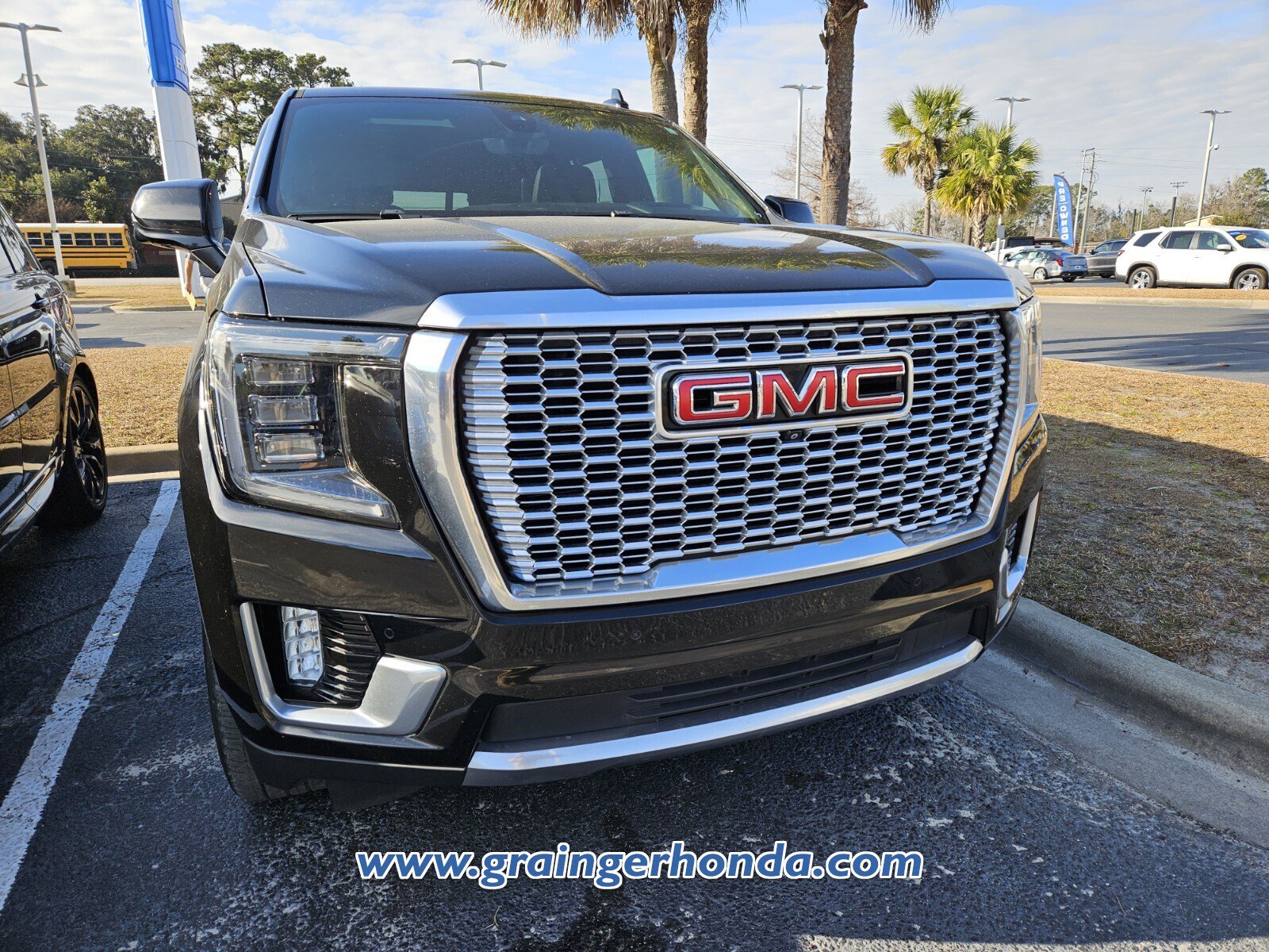 Used 2021 GMC Yukon Denali w/ Denali Premium Package image 4