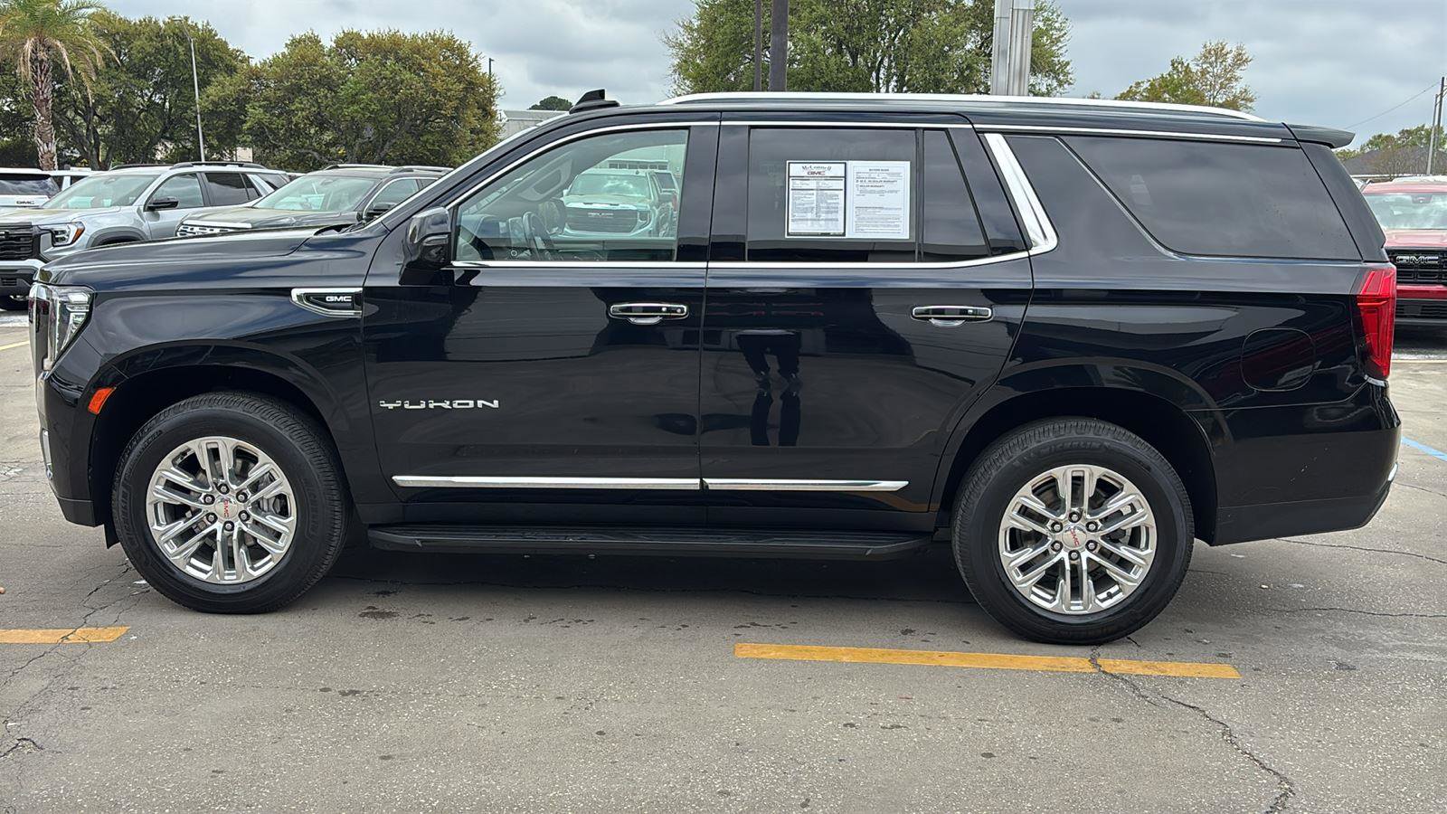 Used 2021 GMC Yukon SLT w/ SLT Luxury Plus Package image 4