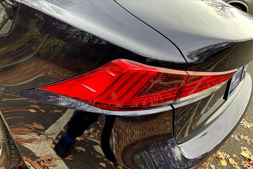 Used 2018 Lexus IS 300 AWD image 22