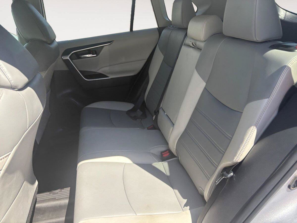 Used 2022 Toyota RAV4 XLE Premium AWD/4WD image 13